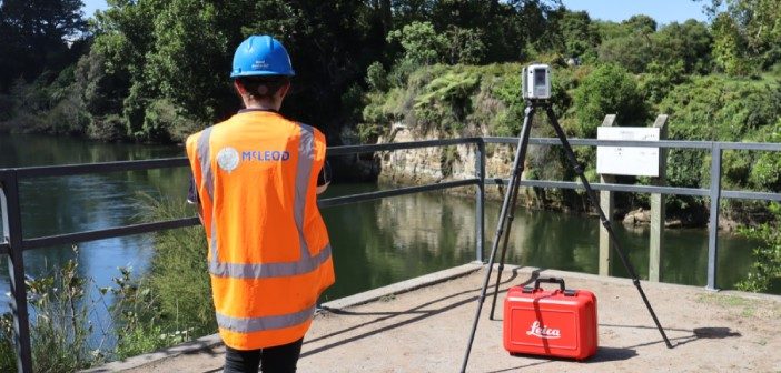 McLeod Cranes Cleaning up the Waikato river with the Leica RTC360